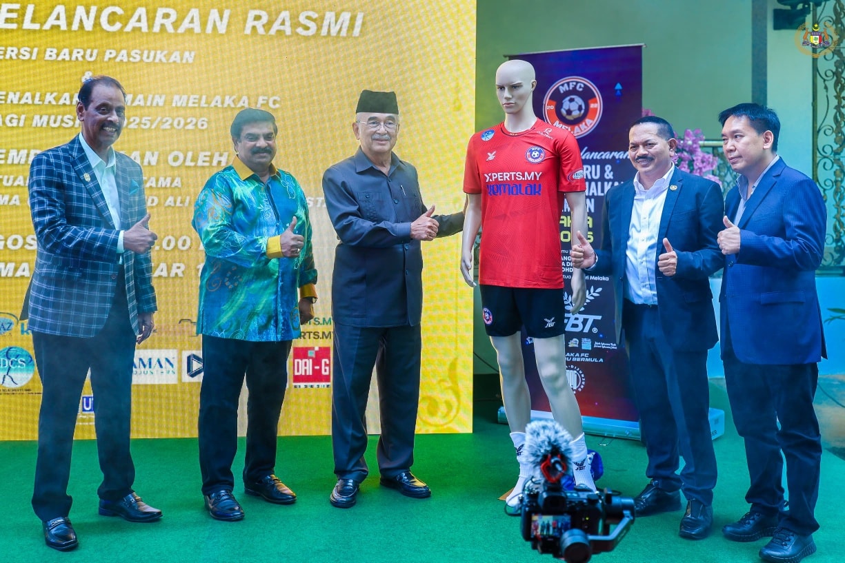 Yang di-Pertua Negeri Melaka hadir ke Majlis Pelancaran Jersi Rasmi Melaka FC