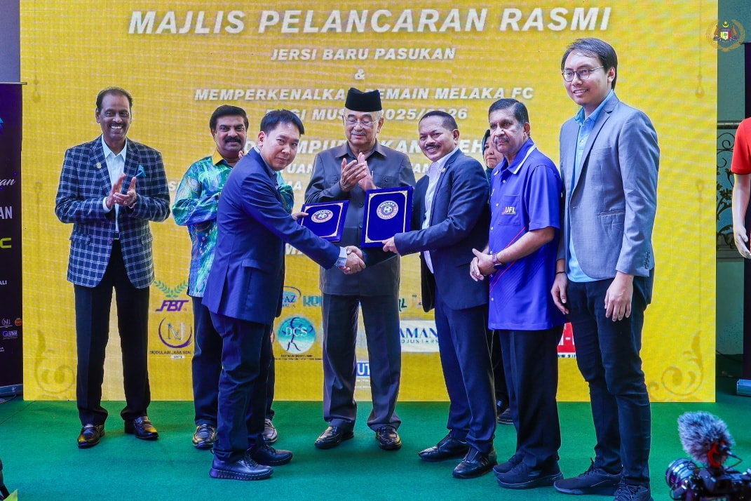 Yang di-Pertua Negeri Melaka hadir ke Majlis Pelancaran Jersi Rasmi Melaka FC