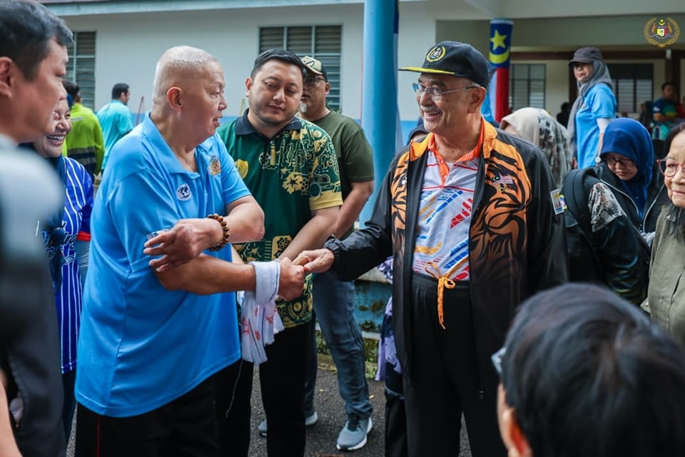 Yang di-Pertua Negeri Melaka hadir ke program gotong-royong bersama beberapa Badan Bukan Kerajaan (NGO) Negeri Melaka