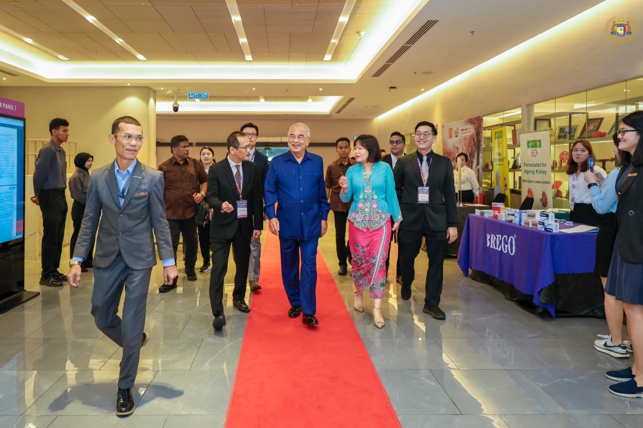 Yang di-Pertua Negeri Melaka menyempurnakan perasmian Majlis Pelancaran Persidangan Kongres Perubatan Geriatrik Malaysia (MCGM 2025)