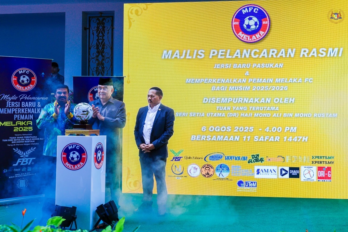 Yang di-Pertua Negeri Melaka hadir ke Majlis Pelancaran Jersi Rasmi Melaka FC