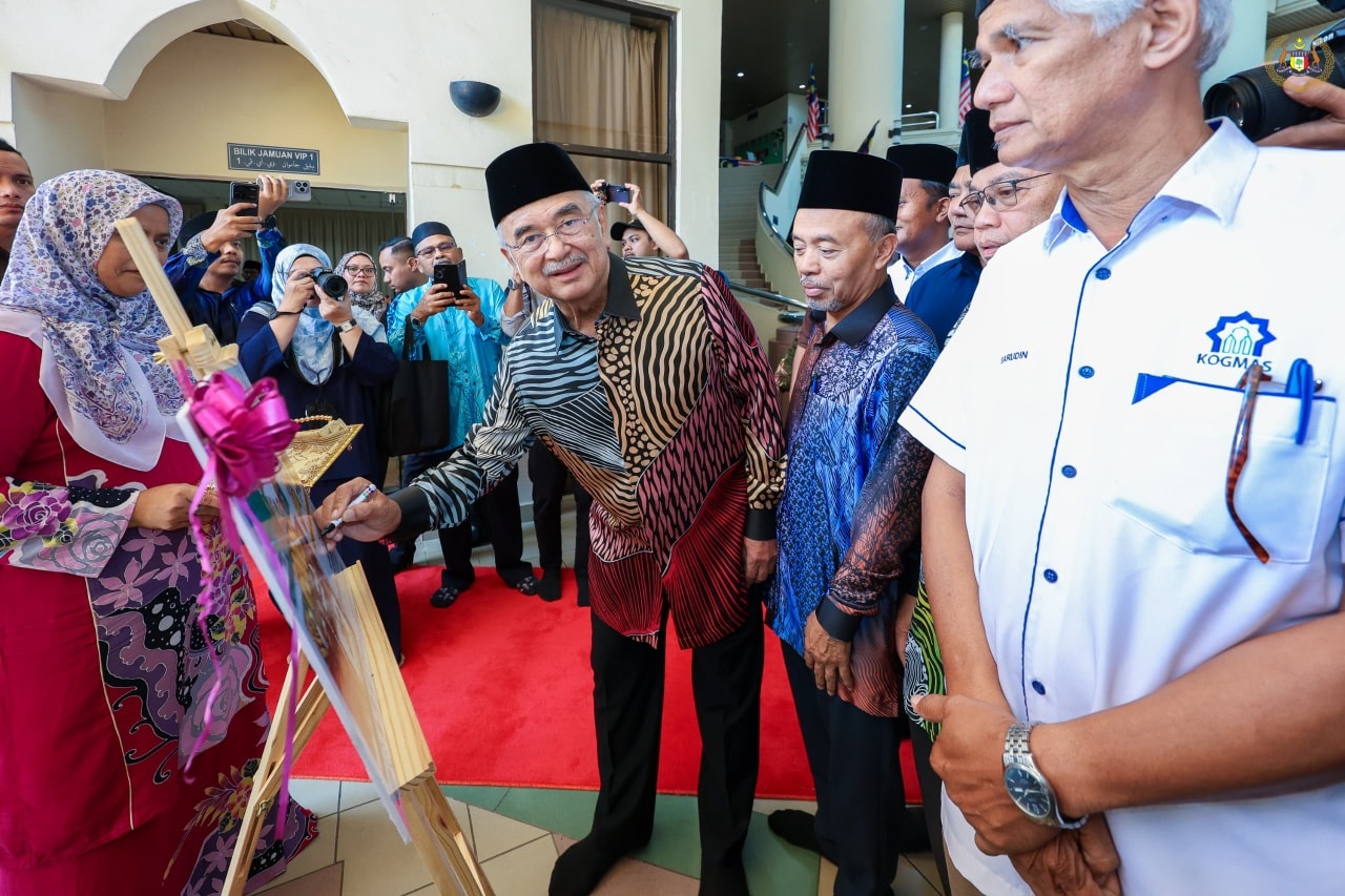 Yang di-Pertua Negeri Melaka menyempurnakan Perasmian Konvensyen Koperasi Kariah Masjid Peringkat Negeri Melaka Tahun 2025 (KOKMA'25)